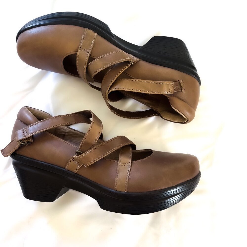 Sanita Neve Mary Jane Clogs Tan Leather Polyurethane 38 EU nursing 7.5-8 heel
